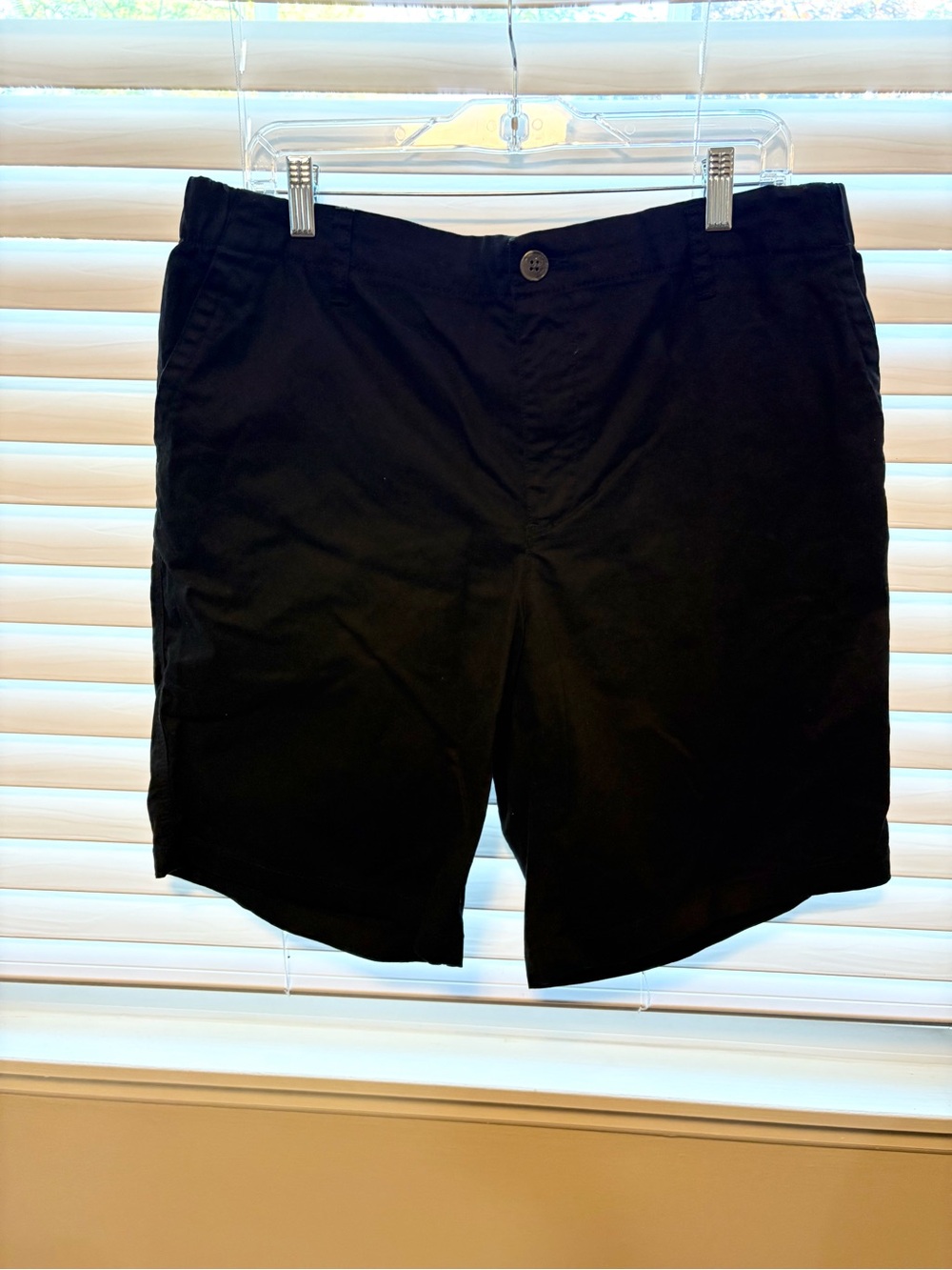Old Navy Women’s Chino Khaki Black Shorts, Size L (Excellent Condition)